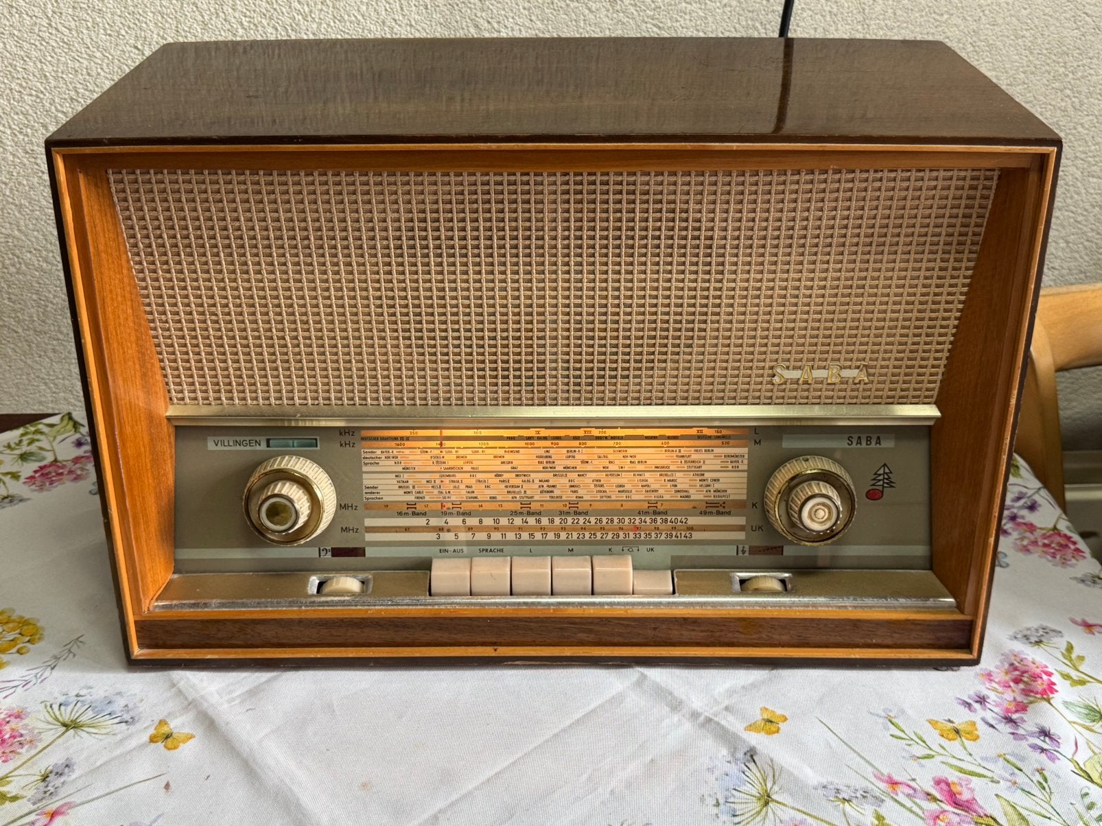 Oude lampen radio saba vaste pr ophalen, Ophalen
