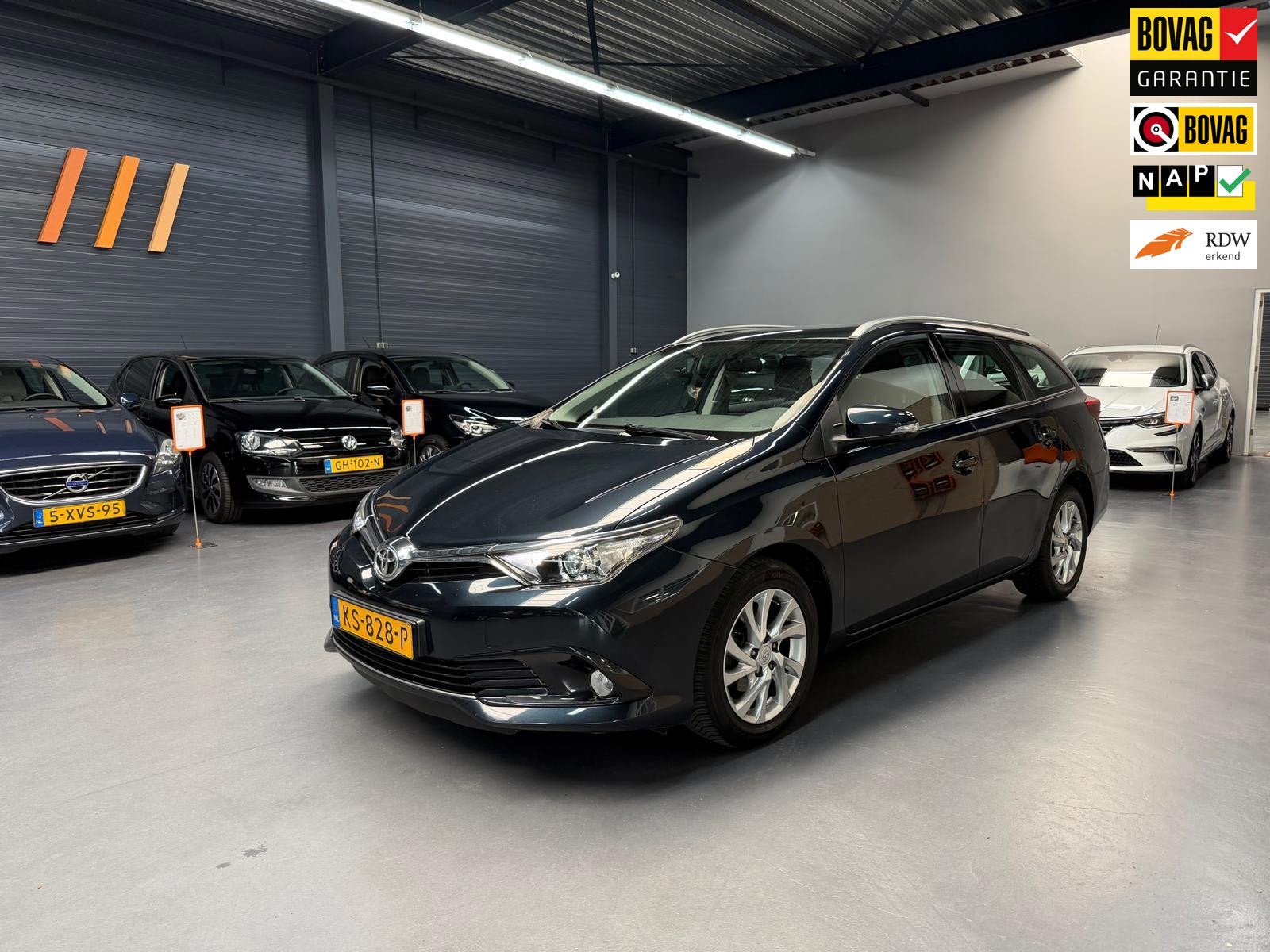 Toyota Auris Touring Sports 1.2T Aspiration Limited CAMERA C, Auto's, Toyota, 450 kg, Gebruikt, Euro 6, 4 cilinders