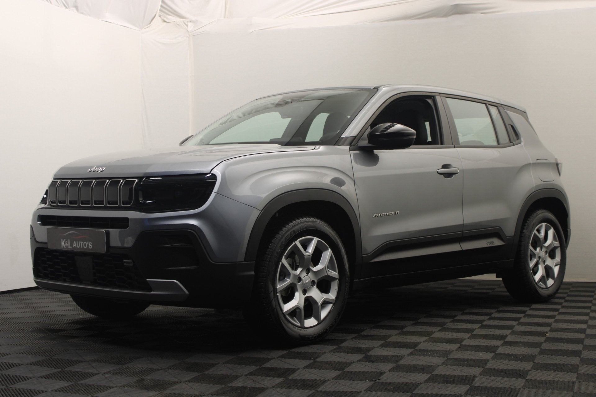 Jeep Avenger 1.2 Altitude (bj 2024), Auto's, Voorwielaandrijving, 101 pk, Gebruikt, Zwart