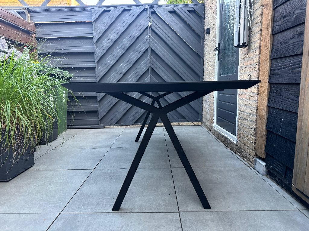 Studio HENK eettafel 220x90 cm HPL zwart X-type nieuwstaat, Huis en Inrichting, Tafels | Eettafels, Ophalen, 50 tot 100 cm, Vijf personen of meer