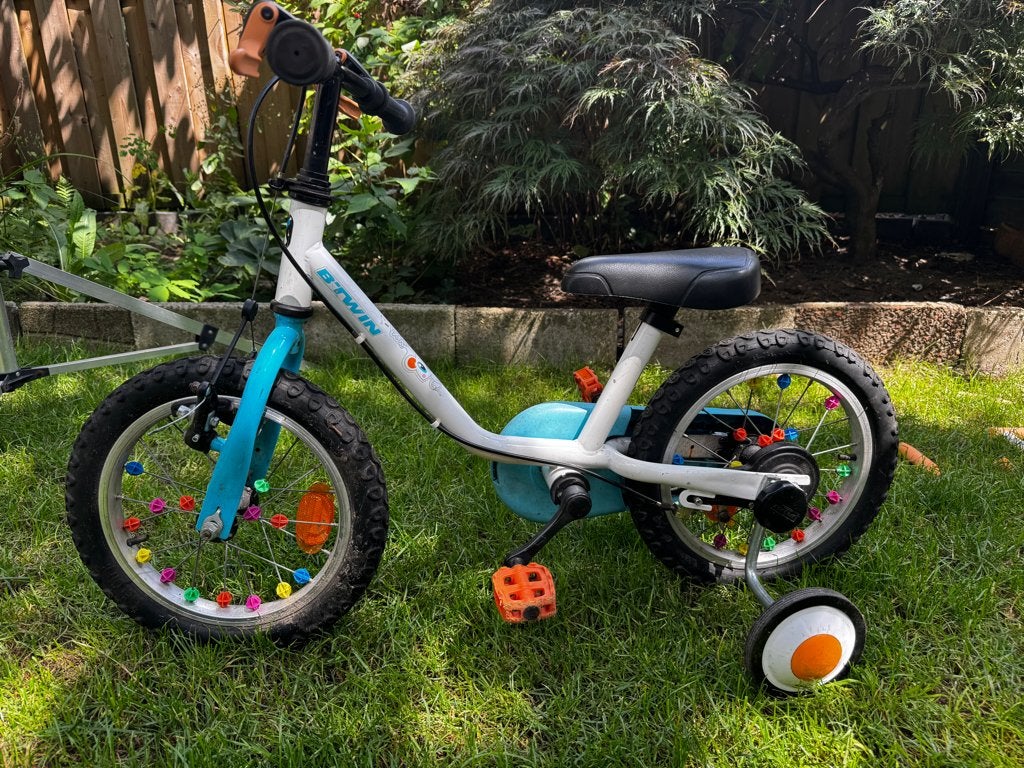 B'twin 100 Arctic kinderfiets peuterfiets 14 inch, Ophalen, Zijwieltjes, Gebruikt, Minder dan 16 inch