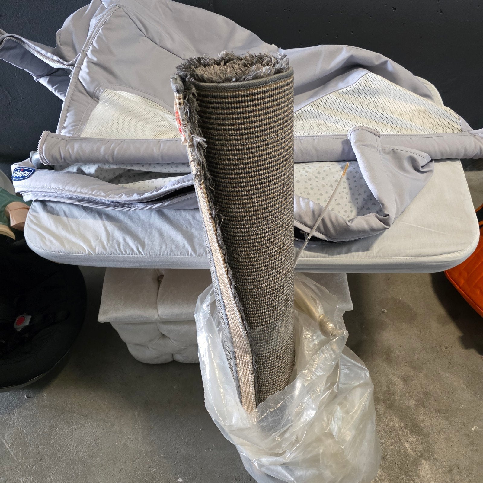 Grijs vloerkleed met hoogpolige textuur, Huis en Inrichting, Stoffering | Tapijten en Kleden, Ophalen, Modern, Hoogpolig, 50 tot 100 cm