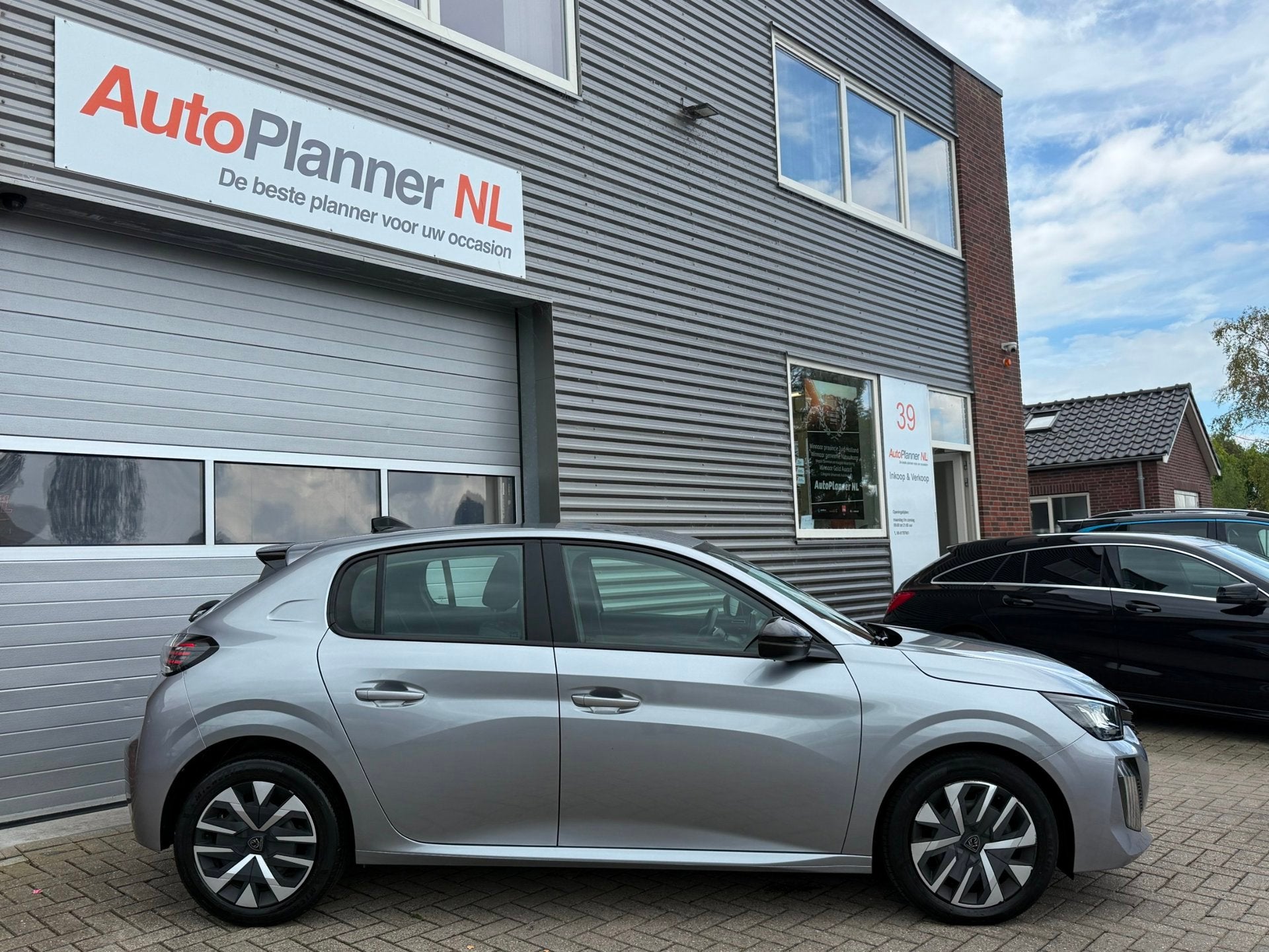 Peugeot 208 1.2 PureTech! Clima! Cruise! Navi! 1e Eigen.!, Auto's, Voorwielaandrijving, Gebruikt, Zwart, 1199 cc