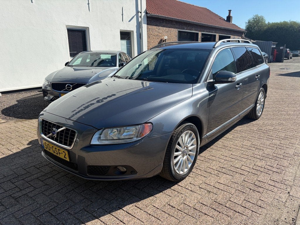 Volvo V70 2.5T Momentum Leder Stoelverw. Trekhaak, Auto's, Lederen bekleding, 2521 cc, 93 €/maand, Euro 4