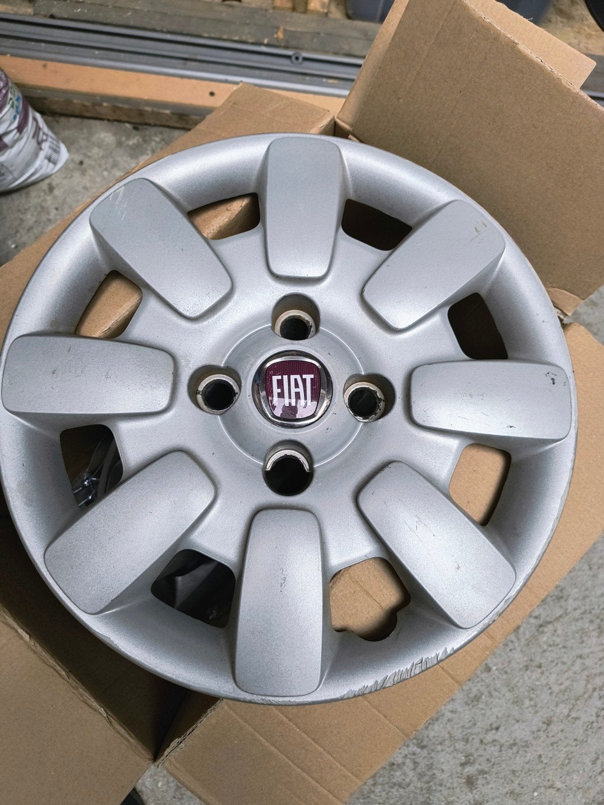 Fiat wieldop - Gebruikt, Auto diversen, Wieldoppen, Ophalen of Verzenden, Gebruikt