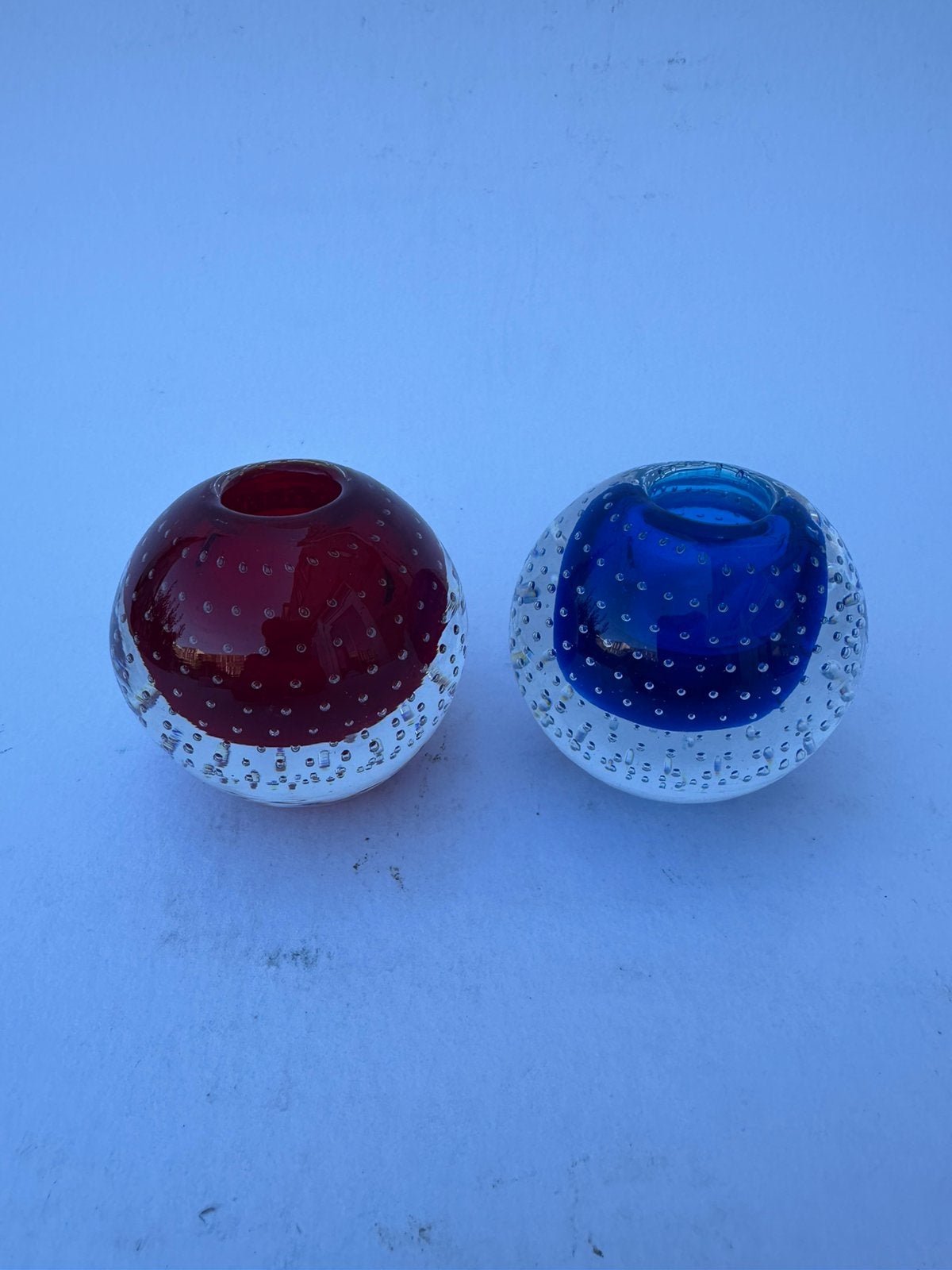 2 spijkerbol vaasjes met rode en blauwe kern leerdam copier, Ophalen of Verzenden