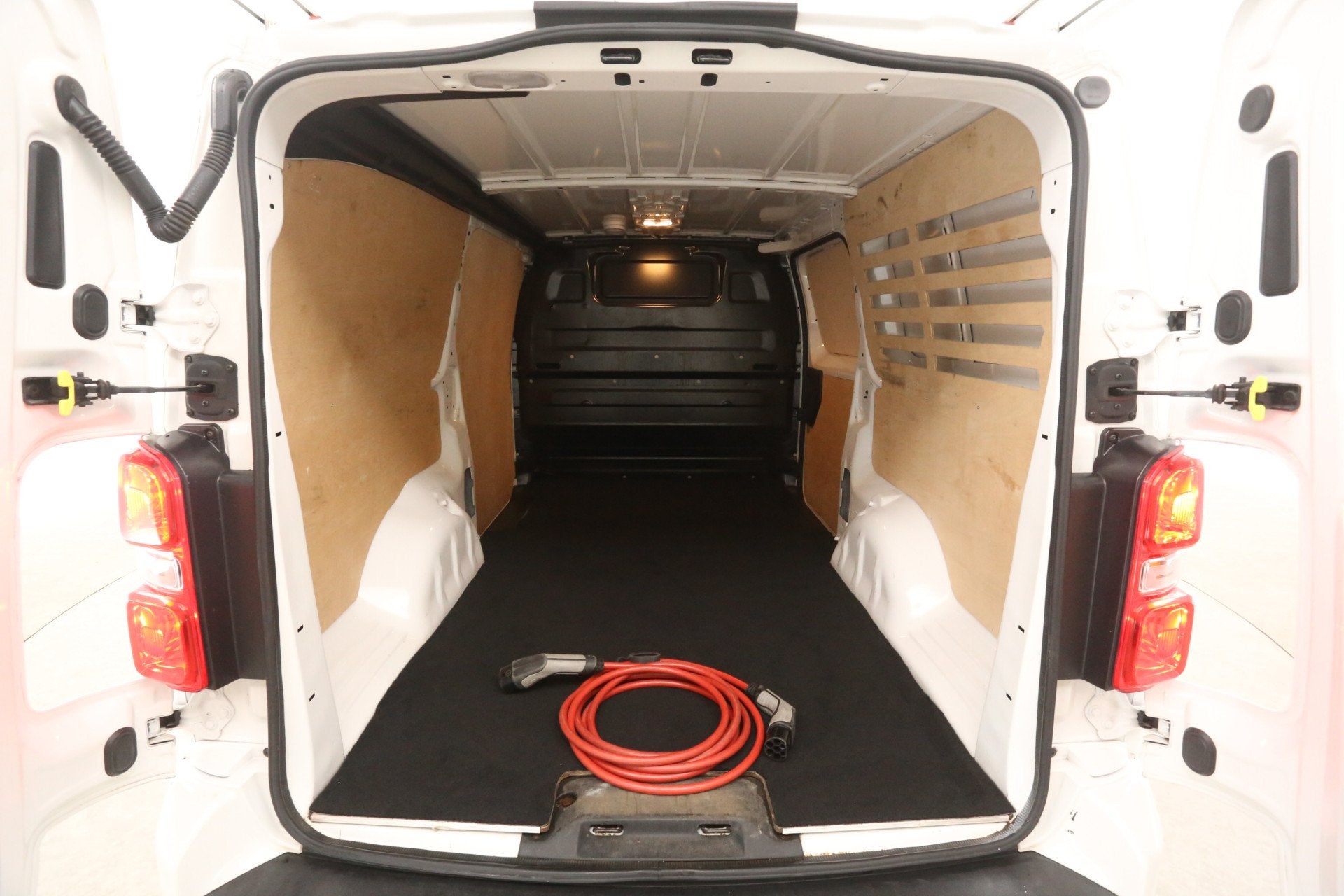 Peugeot e-Expert 75 kWh L3H1 | Snelladen | SOH 92% | Airco |, Auto's, Gebruikt, Wit, Origineel Nederlands, Parkeersensor