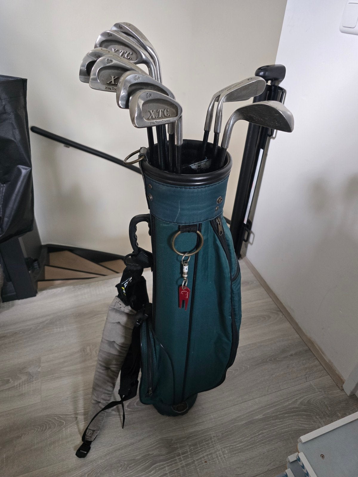 Golfset: Golftas met Slazenger irons (3-9, S, P wedges), Sport en Fitness, Golf, Ophalen, Gebruikt, Set
