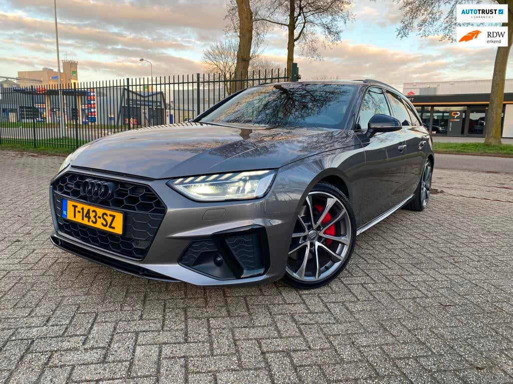 Audi A4 Avant 45 TFSI S- Line quattro edition one Apple CarP, Auto's, Automaat, 15 km/l, Gebruikt, Euro 6