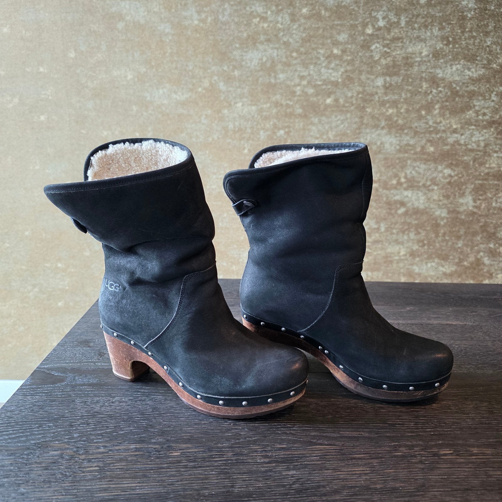 UGG klomp-enkellaarsje 37, Kleding | Dames, Schoenen, UGG, Zwart, Lage of Enkellaarzen, Ophalen of Verzenden