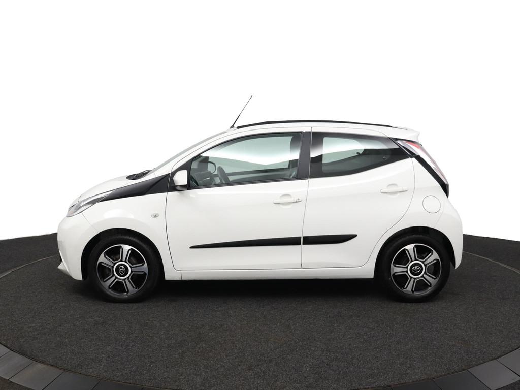Toyota Aygo 1.0 VVT-i x-cite | Cabrio dak | Achteruitrijcame, 12 maanden, Stof, Gebruikt, 4 stoelen