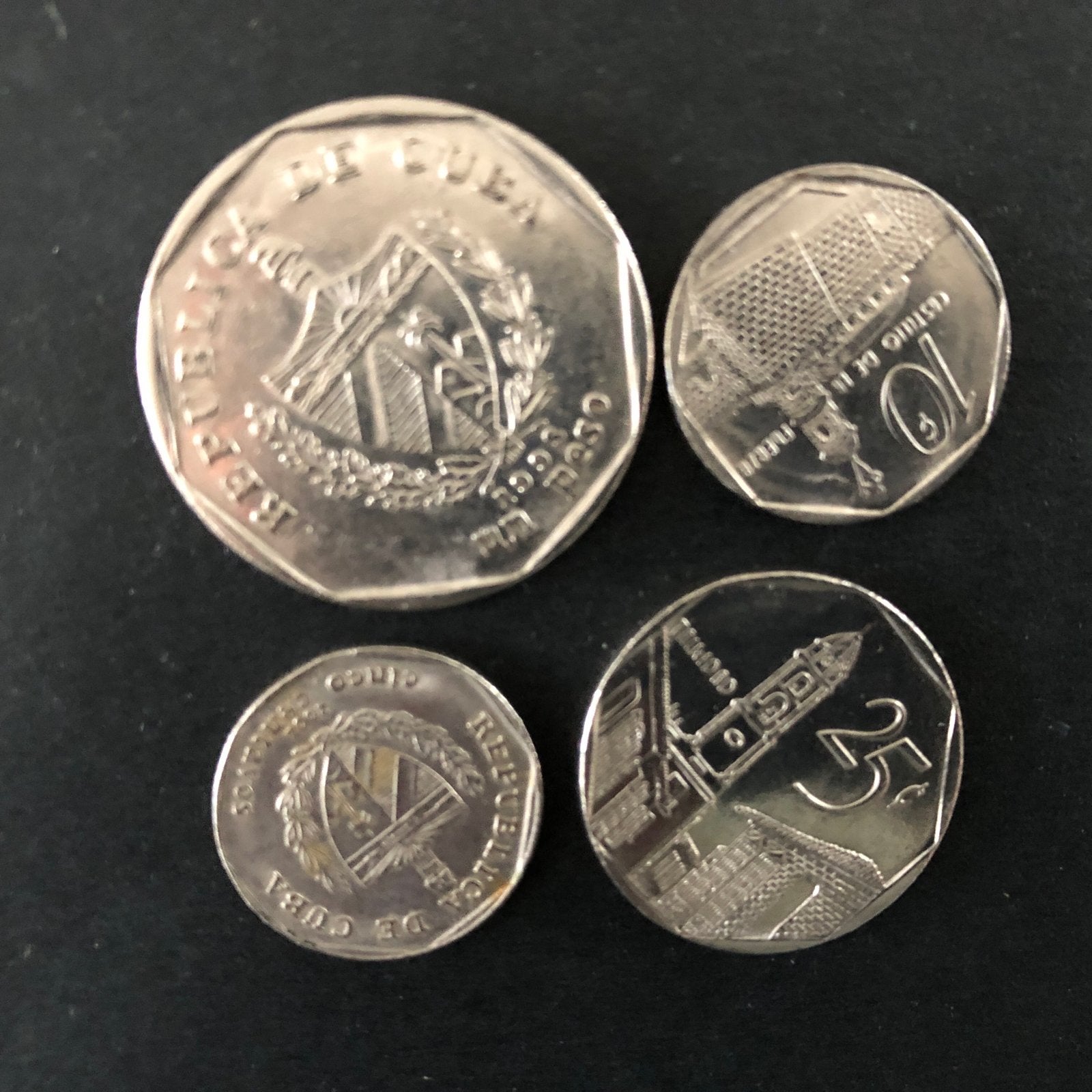 Set van 4 Cubaanse munten - Diverse waarden, Ophalen of Verzenden, Setje