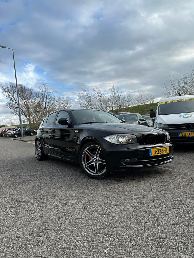 BMW 1-Serie 2.0 116I 5DR 2011 Zwart, Auto's, 1-Serie, Achterwielaandrijving, 1995 cc, 4 cilinders