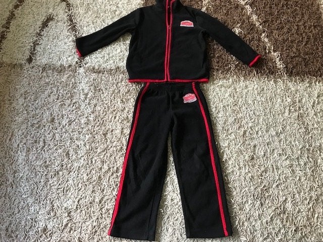 Cars McQueen huispak, fleece broek en vest maat 116/122, Kinderen en Baby's, Ophalen of Verzenden, Gebruikt, Jongen of Meisje