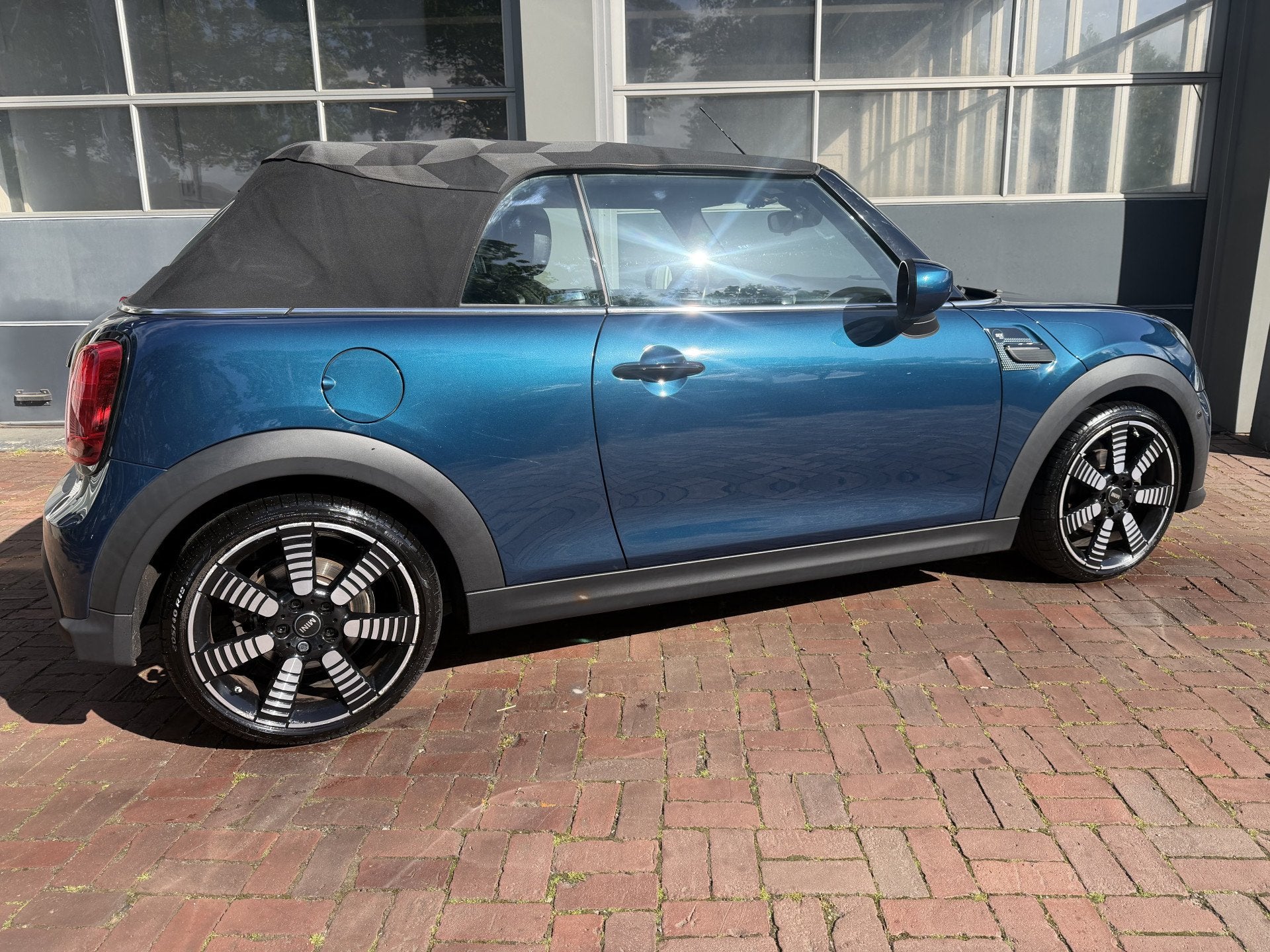 MINI Cabrio 1.5 Cooper Sidewalk Edition | LED | Leder | Navi, Auto's, Mini, Dealer onderhouden, 136 pk, Gebruikt, Cabriolet