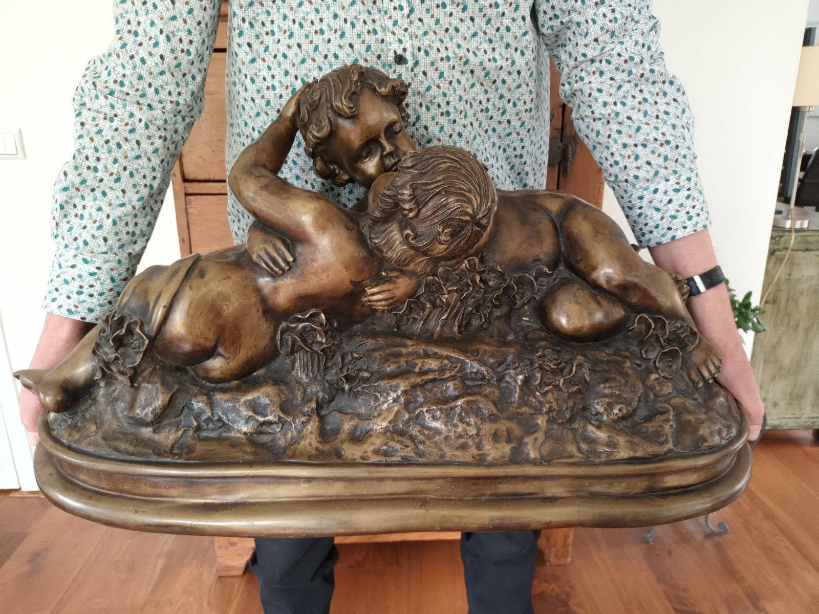 Super groot Antiek bronzen beeld: Twee Putti in omhelzing, Ophalen