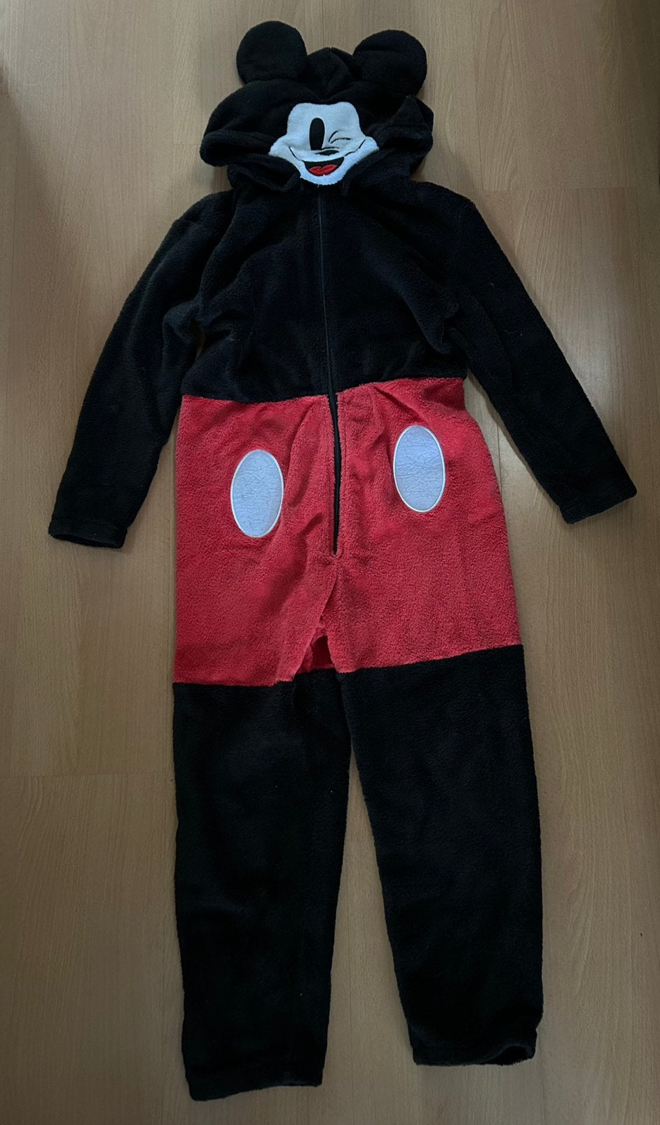 Mickey Mouse onesie 122/128, Kinderen en Baby's, Carnavalskleding en Verkleedspullen, Ophalen of Verzenden, Zo goed als nieuw