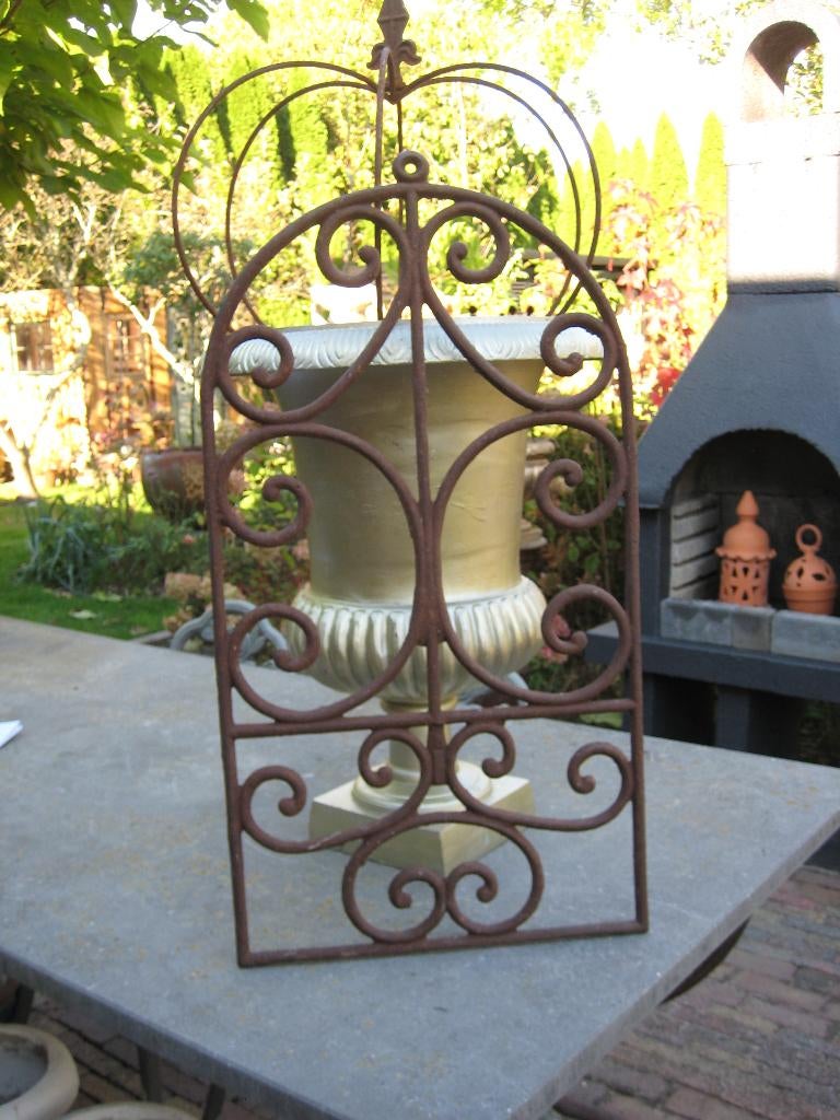 Oude Smeedijzeren Ornament, Ophalen