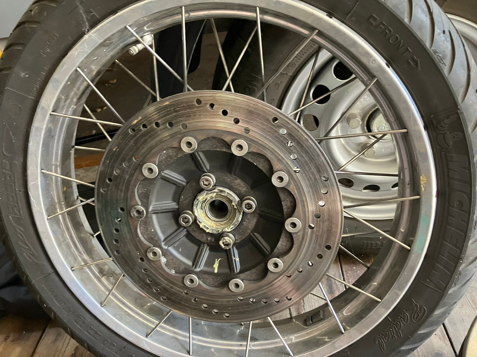 Voorwiel r100r ruilen voor voorwiel r80/100gs, Motoren, Ophalen, Gebruikt