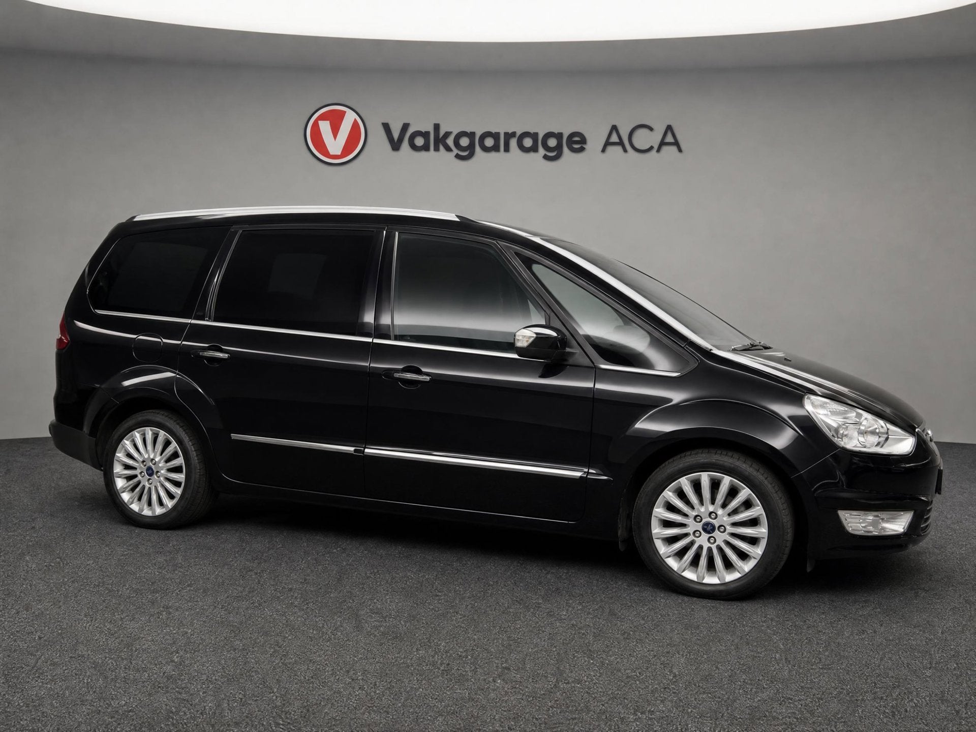 Ford Galaxy 1.6 SCTi Platinum // 7-PERS // PANO // TREKHAAK, Voorwielaandrijving, Gebruikt, Zwart, 4 cilinders