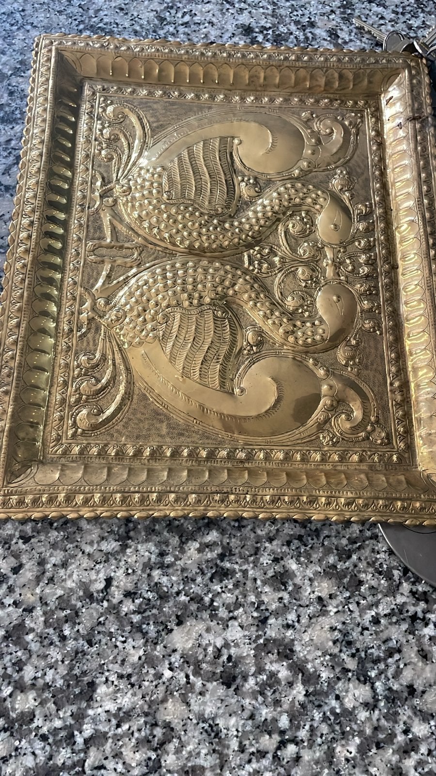 Decoratieve koperen schaal met pauwenmotief, Ophalen of Verzenden, Koper