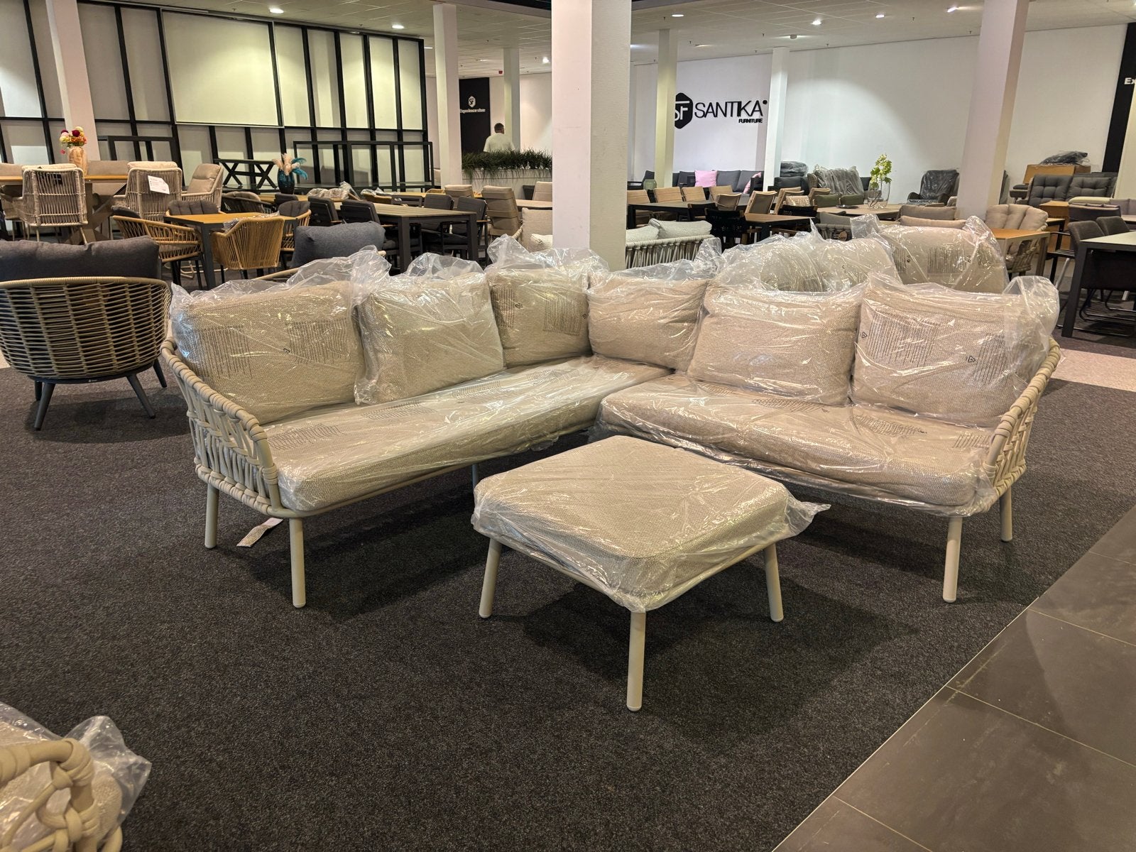Nieuwe Hoekbank met Salontafel - Santika Meubelen, Ophalen of Verzenden, Nieuw, Kunststof