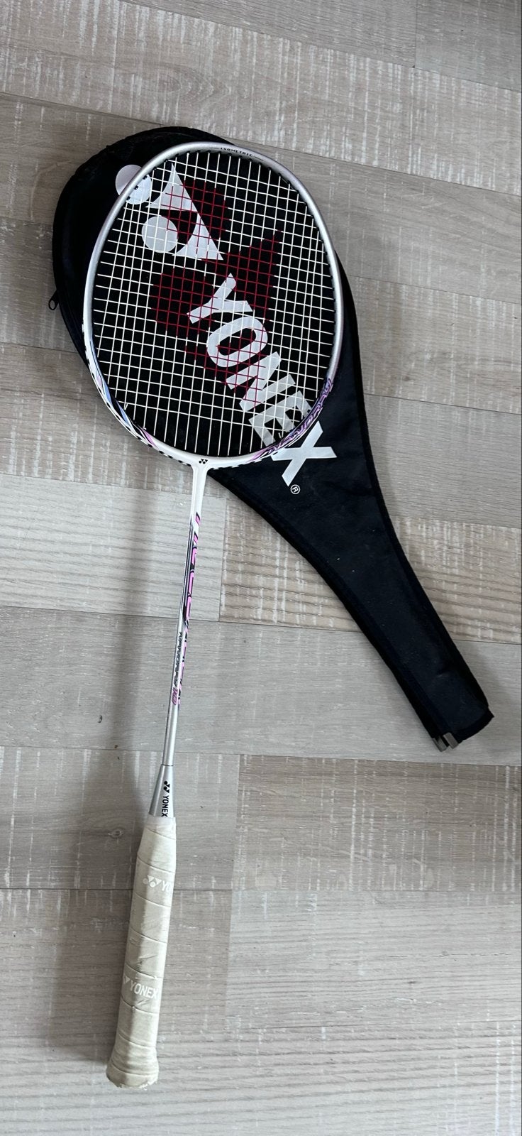 Yonex badmintonracket met hoes, Sport en Fitness, Badminton, Ophalen, Gebruikt, Racket(s)
