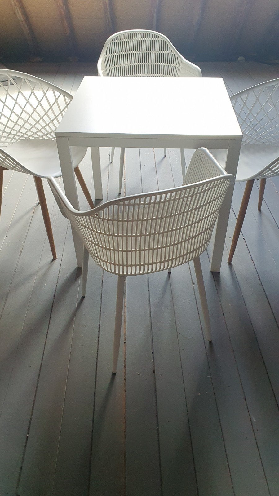 Eettafel wit, 2x2 stoelen (Kavehome & Kwantum) - Nieuwstaat, Wit, Retro, Modern, Nieuw, Vier