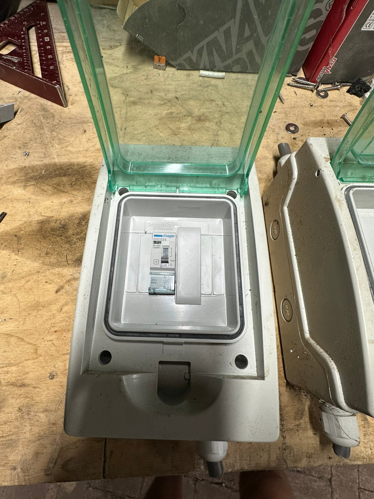 2x Hager ERD225 relais 25A 24V in waterdichte Schneider kast, Ophalen of Verzenden, Zo goed als nieuw, Overige typen