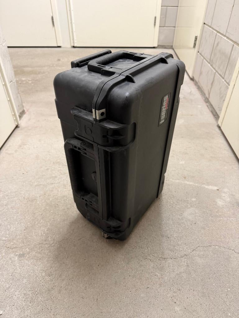 SKB iSeries Grote Waterproof Rolling Case met Foam, Ophalen of Verzenden, Gebruikt, Overige instrumenten, Flightcase