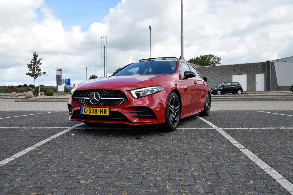 Mercedes-Benz  A 200 163pk 2019 Business Solution AMG, Auto's, Zwart, 4 cilinders, Leder en Stof, 163 pk