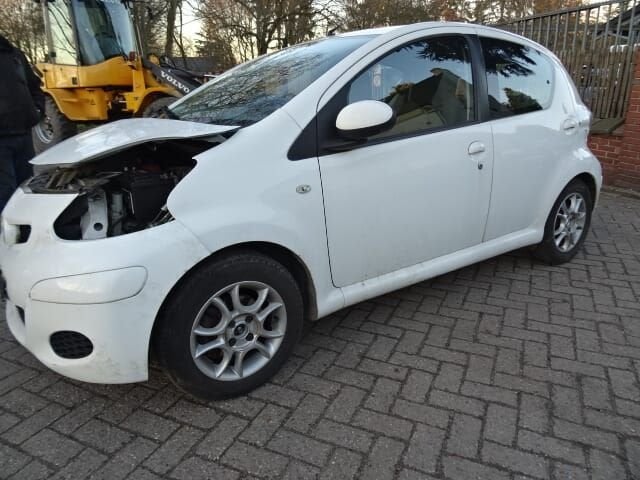 Toyota Aygo bj 2010 5 deurs voor demontage., Gebruikt, -, -, Ophalen of Verzenden