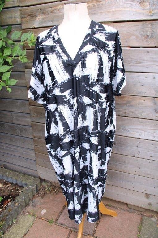 Jurk zwart/ offwhite Exxcellent mt 52 travel Vaste prijs, Ophalen of Verzenden, Zo goed als nieuw, Exxcellent, Jurk