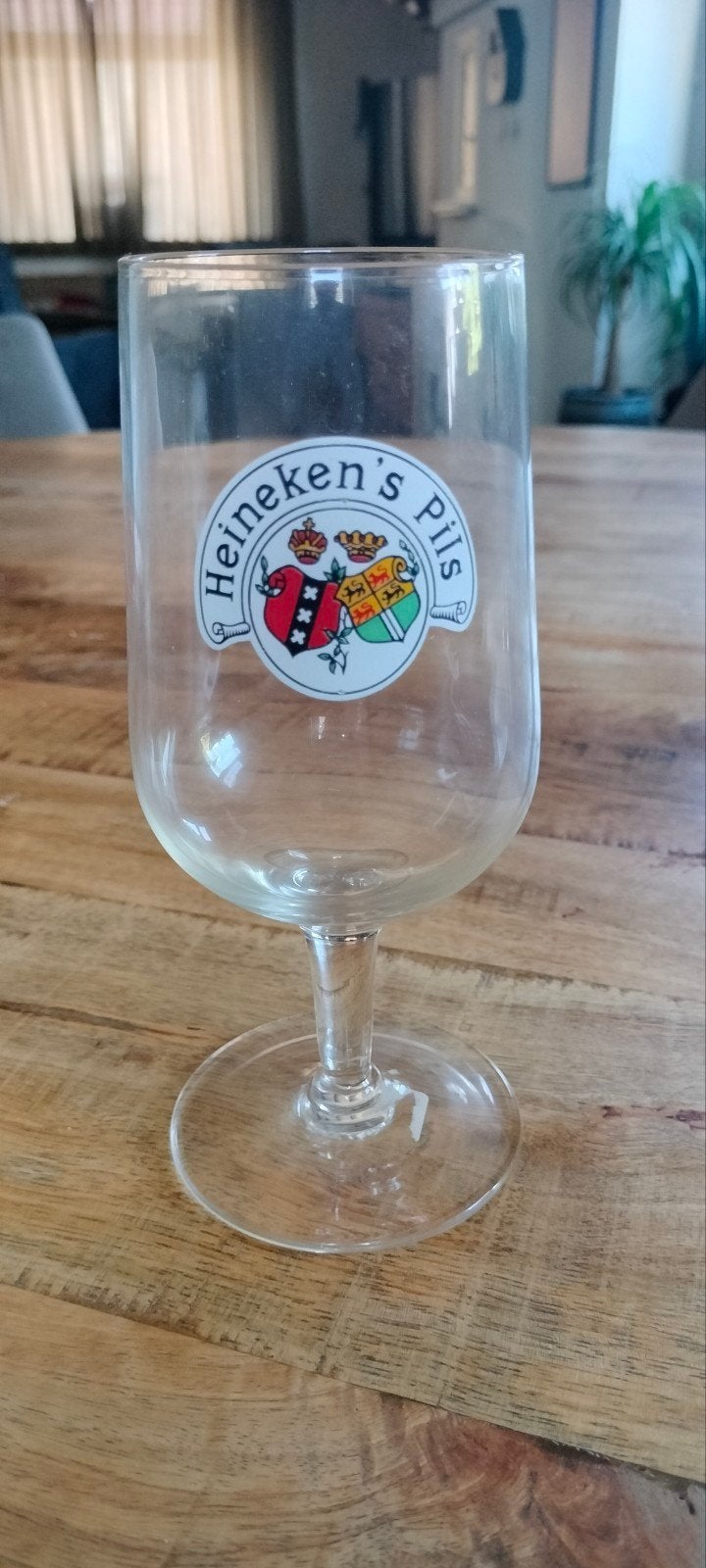 Oud Heineken's Pils bierglas op voet, Verzamelen, Ophalen, Zo goed als nieuw, Glas of Glazen, Heineken