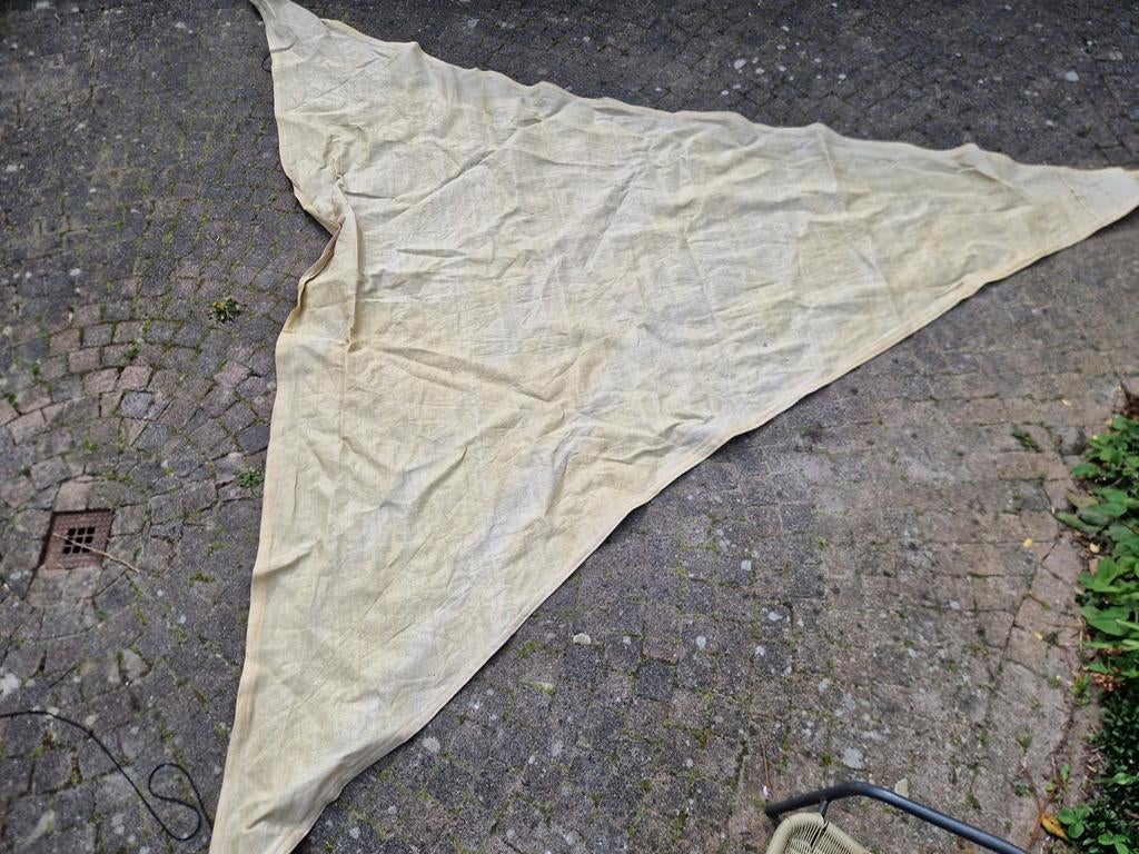 Schaduwdoek, Ophalen