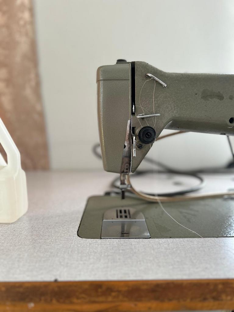Tafel Naaimachine met Borduurfunctie – Zeer Goede Staat, Antiek en Kunst, Antiek | Naaimachines, Ophalen
