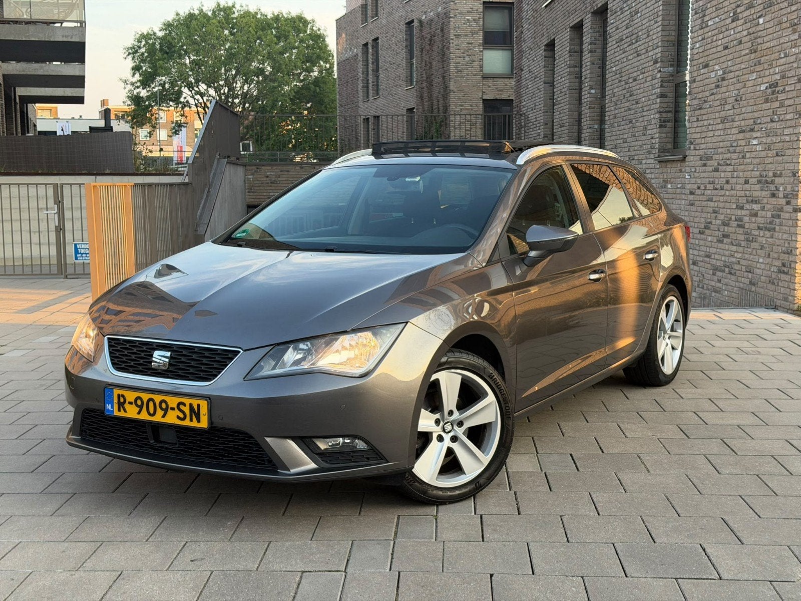 Seat Leon 1.2 TSI 105 pk Dsg-7 2014 Grijs, Stof, 4 cilinders, Leon, Stationwagon