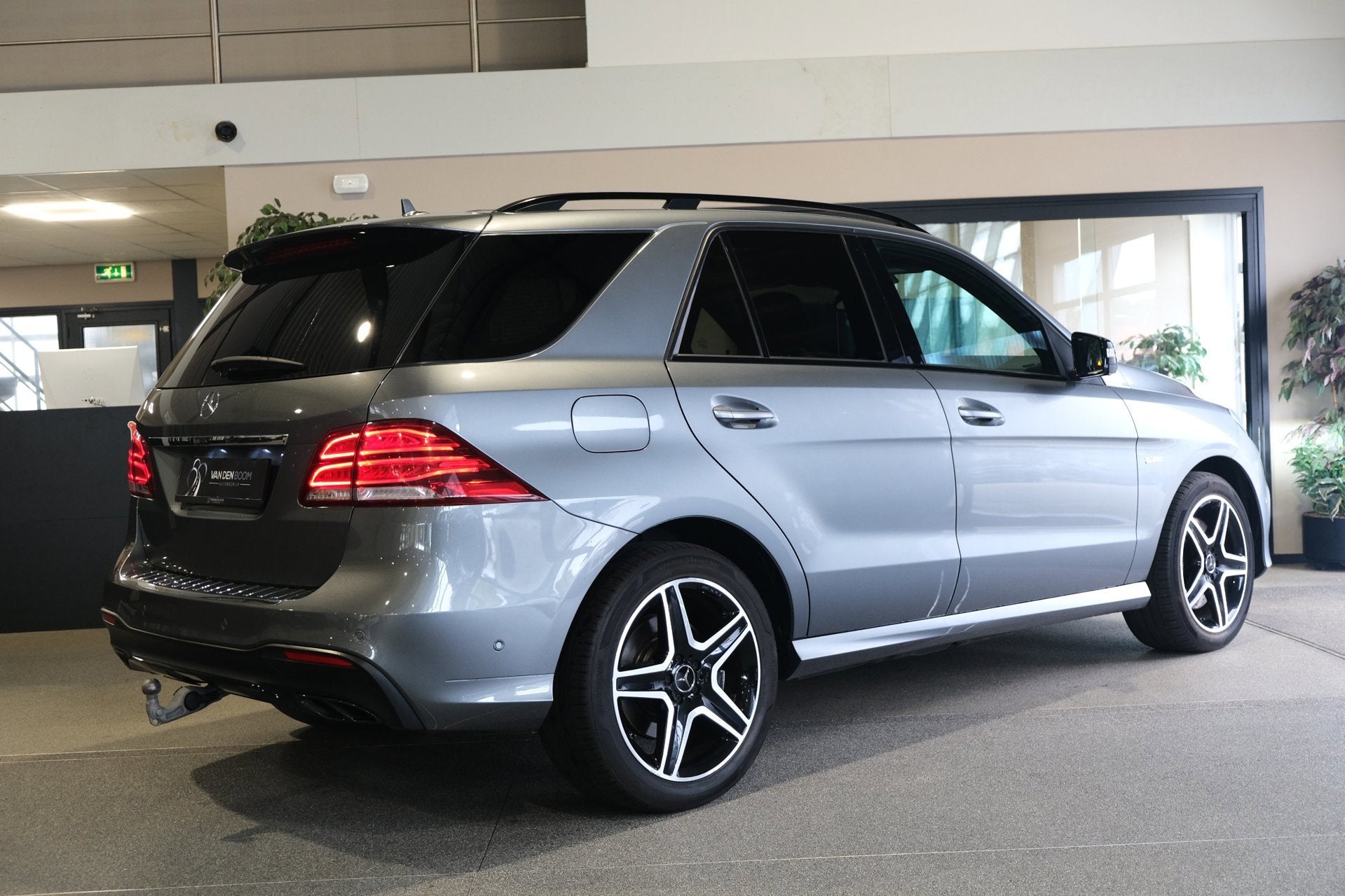 Mercedes-Benz GLE-klasse AMG 43 4MATIC Dak Trek Acc Leder Ca, Auto's, Automaat, Dealer onderhouden, Gebruikt, Zwart