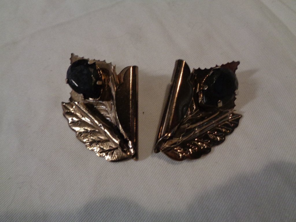 goudkl bladeren met zwart geslepel steen als clips nr or0302, Sieraden, Tassen en Uiterlijk, Oorbellen, Ophalen of Verzenden, Nieuw