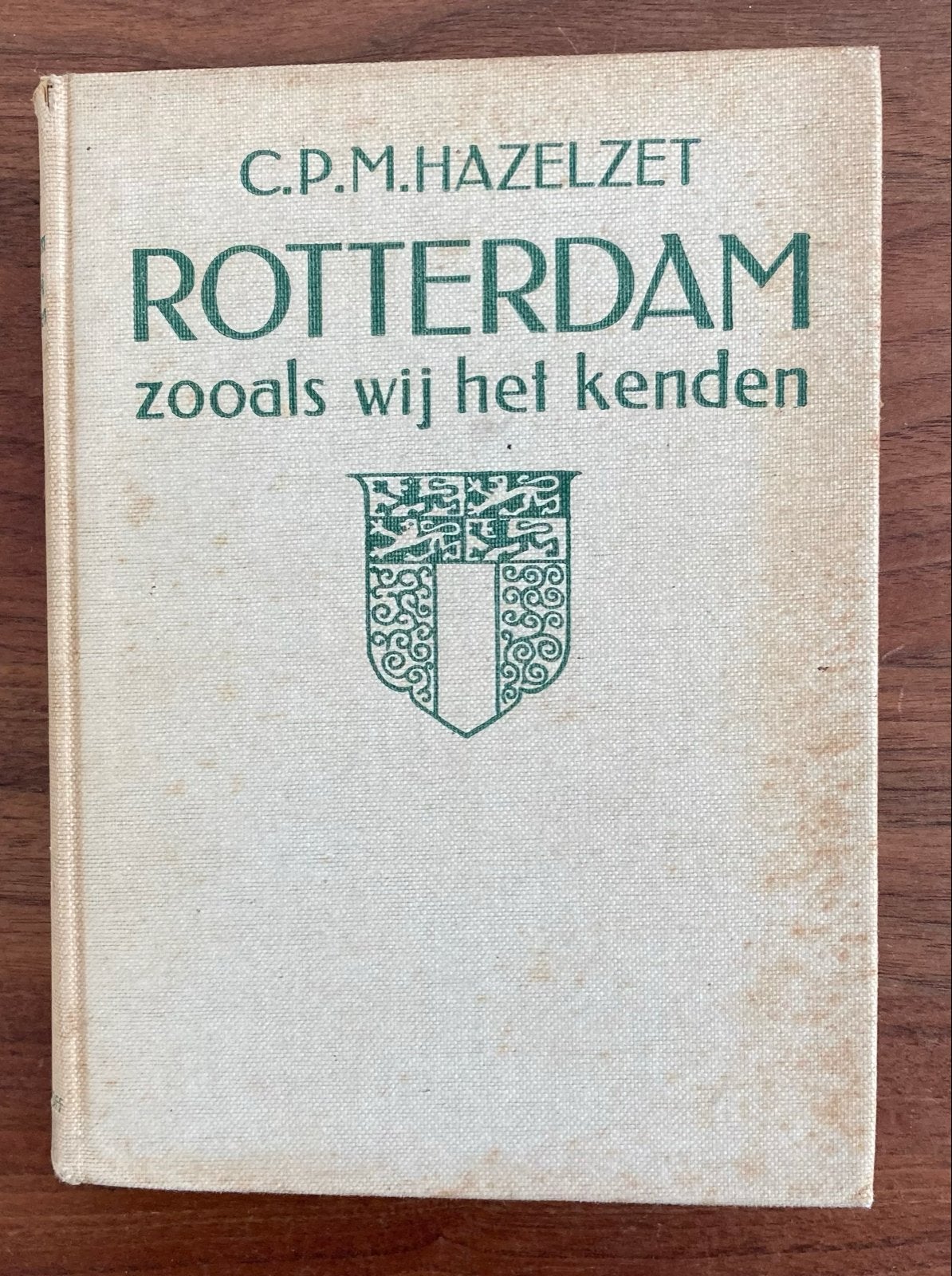 Rotterdam zoals wij het kenden - C.P.M. Hazelzet (1940), Boeken, Ophalen of Verzenden, 20e eeuw of later, Gelezen