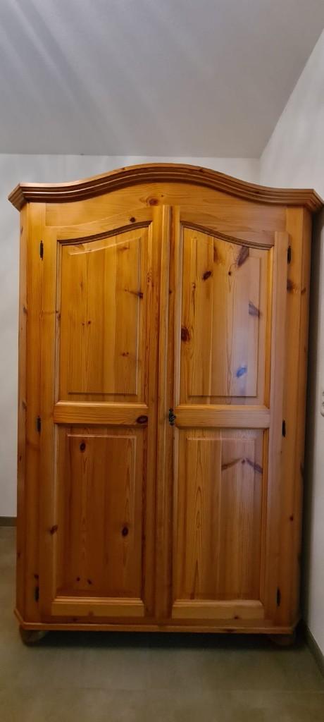 Grenen hangkast slaapkamer, Ophalen, 100 tot 150 cm, Met plank(en), Zo goed als nieuw