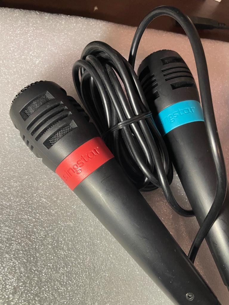 2 Singstar microfoons, Spelcomputers en Games, Muziek, Ophalen of Verzenden, Zo goed als nieuw, 3 spelers of meer
