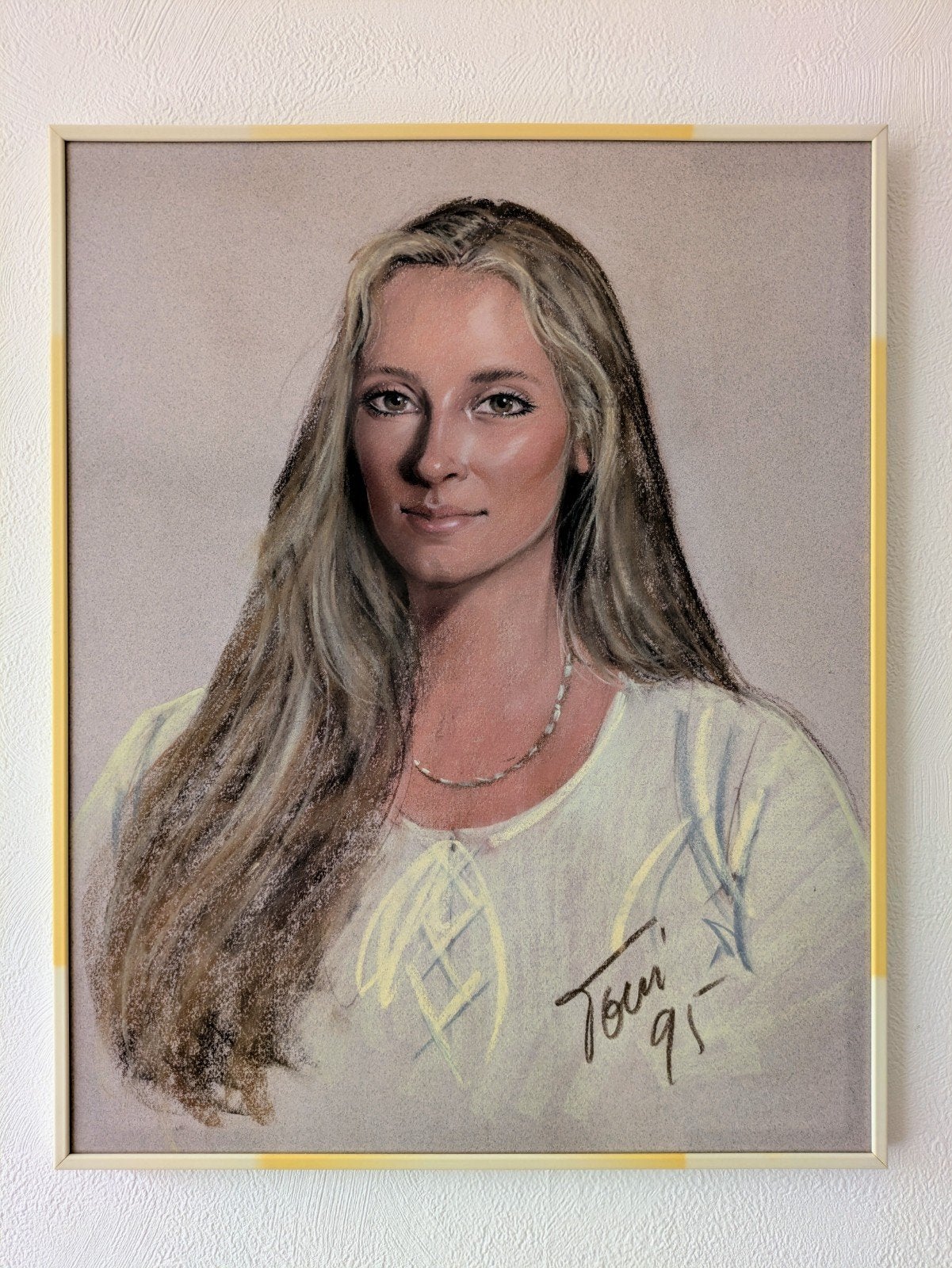 Portret van vrouw, pastel, gesigneerd 'Tom 95', Ophalen