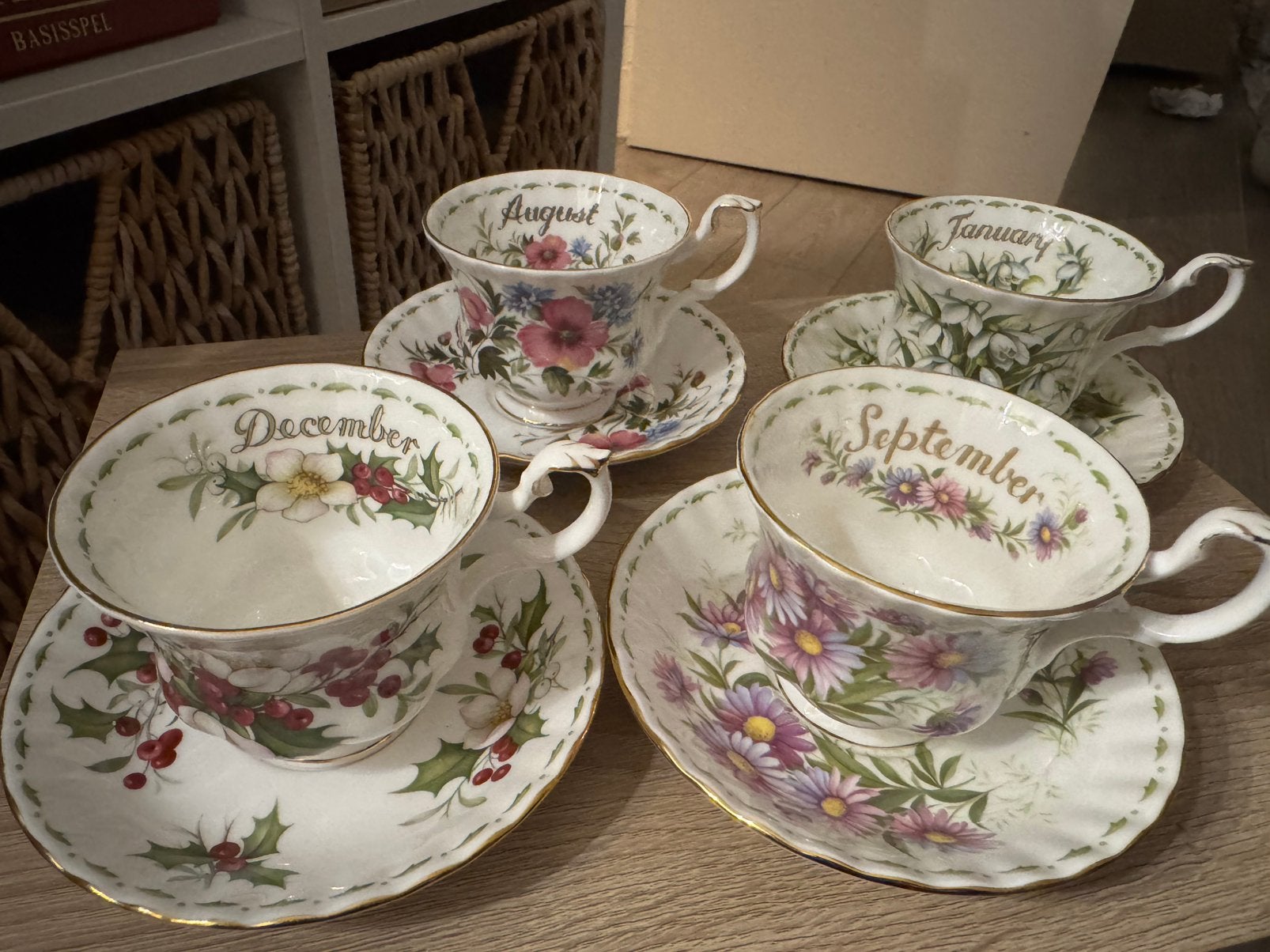 Royal Albert Flower of the Month 4 kop en schotels Vintage, Antiek en Kunst, Ophalen