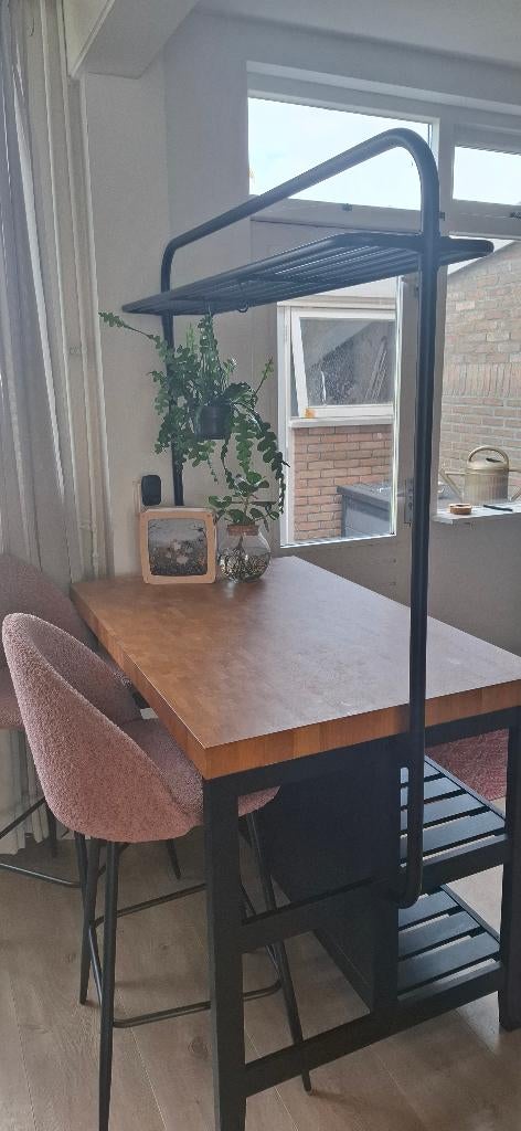 VADHOLMA Keukeneiland, zwart/eiken met 2 oud roze barkrukken, Ophalen, Gebruikt, Zwart, 50 tot 100 cm