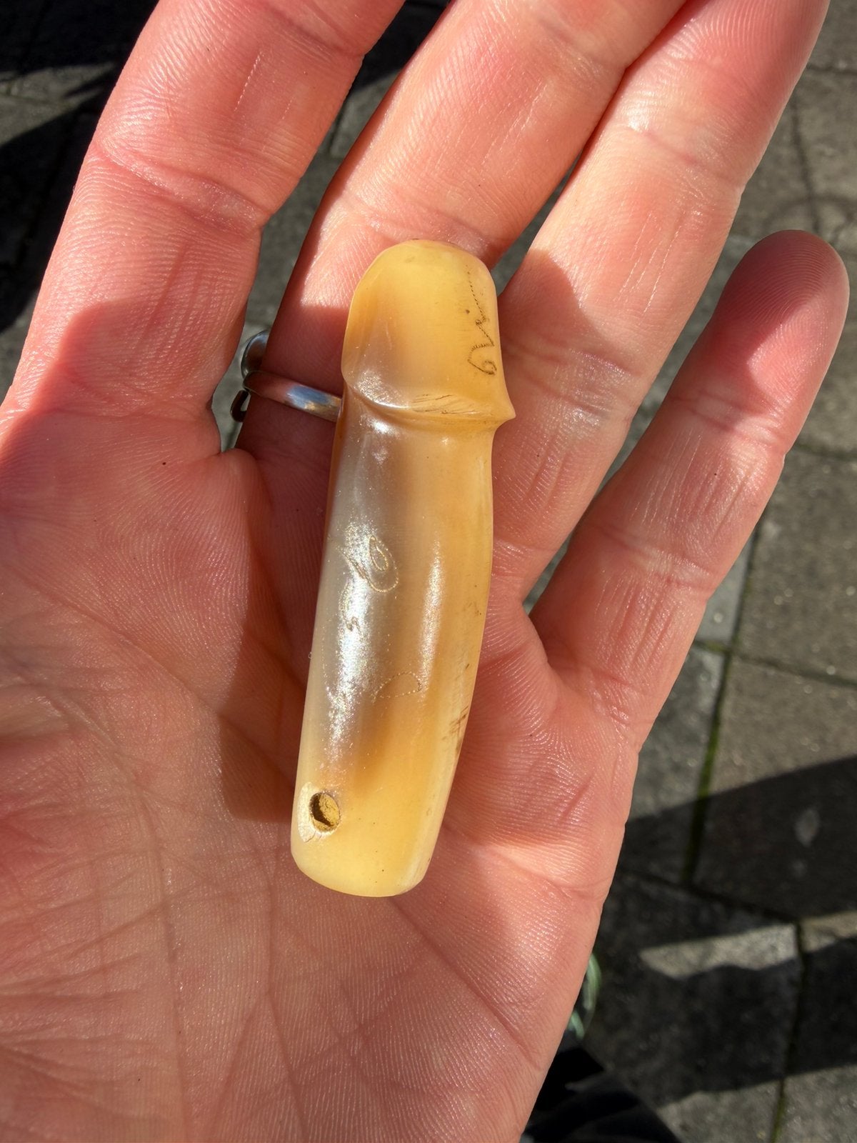 Antiek amulet hoorn thailand, Natuurlijk materiaal, Beige, 3 cm, Ophalen of Verzenden
