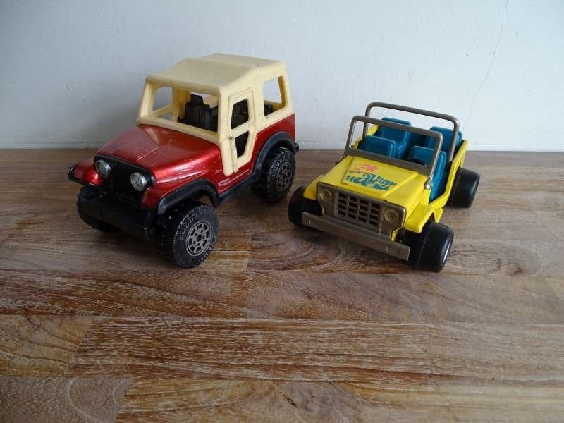 2 x Jeep CJ5 - Buddy - Blikken Jeeps - Jaren 70 Vintage Toys, Verzenden, Gebruikt, Auto