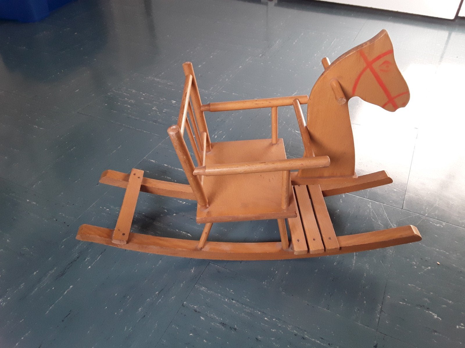 Vintage houten hobbelpaard voor pop - jaren '50, Kinderen en Baby's, Speelgoed | Houten speelgoed, Gebruikt, Rij- of Hobbelspeelgoed