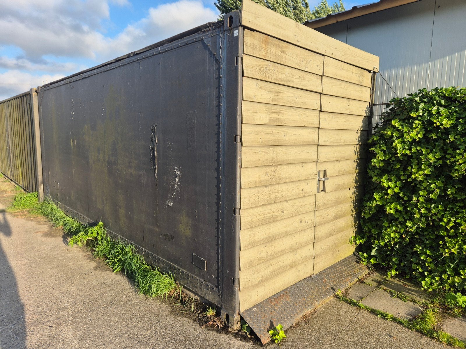Gratis zeecontainer 6 meter lang, dak lekt een beetje, Ophalen