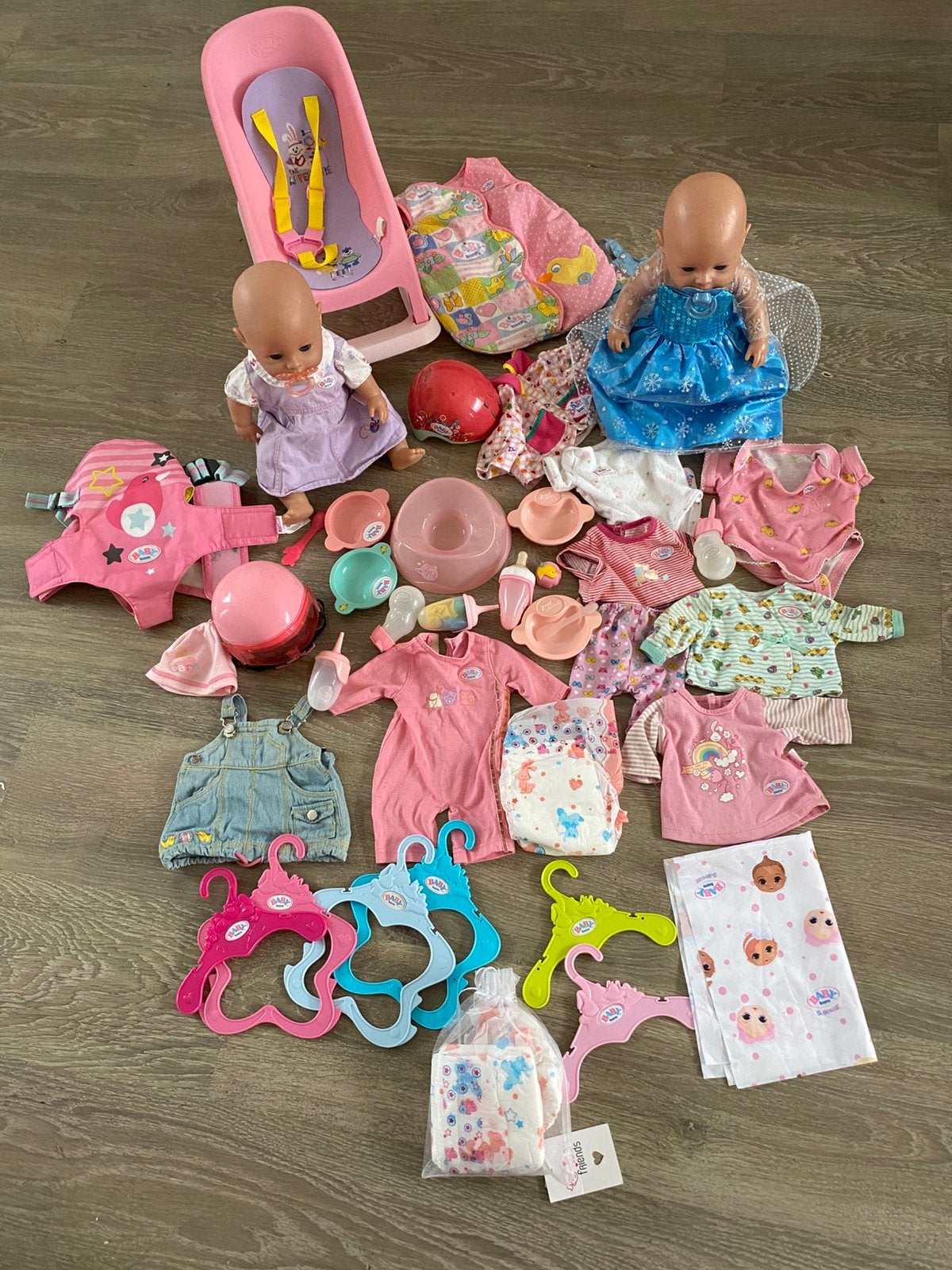 Baby boren set kleding 2 poppen 2 helm, slaapzak,, Ophalen of Verzenden